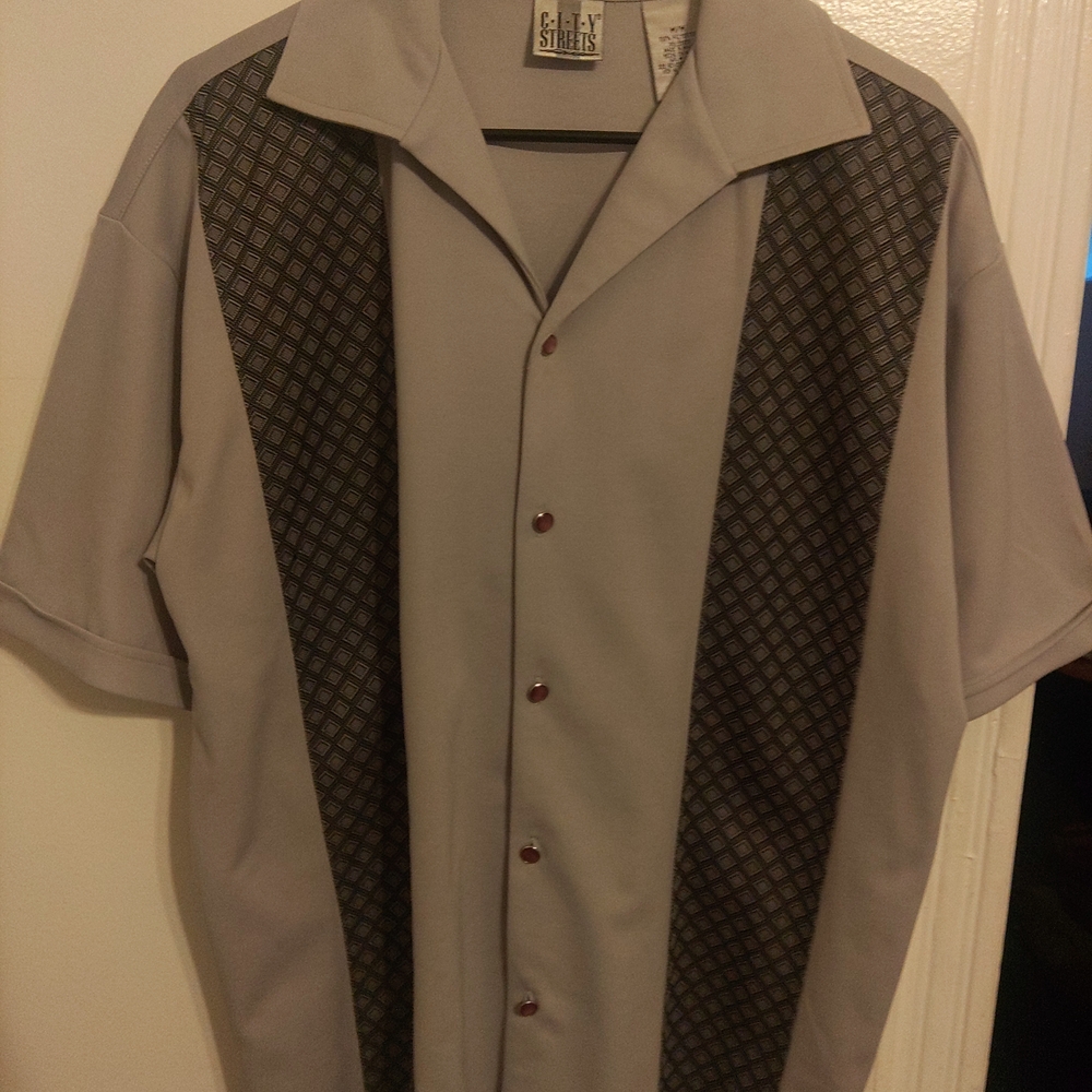Men's Gray and Black Button-Up Shirt